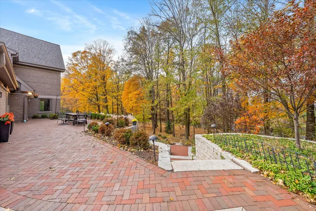 $1,385,000 | 1319 Creekside Court, Grafton, WI 53024