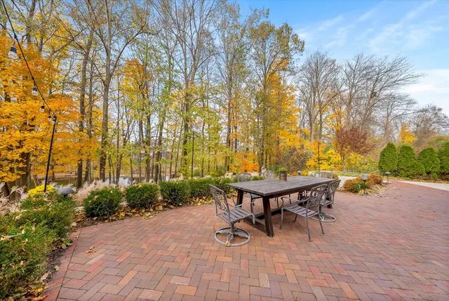 $1,385,000 | 1319 Creekside Court, Grafton, WI 53024