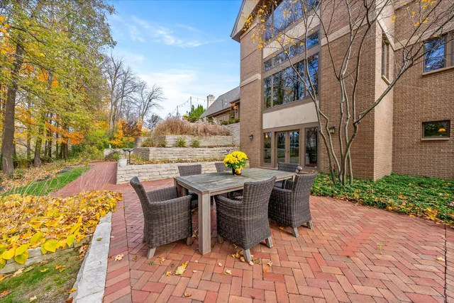 $1,385,000 | 1319 Creekside Court, Grafton, WI 53024