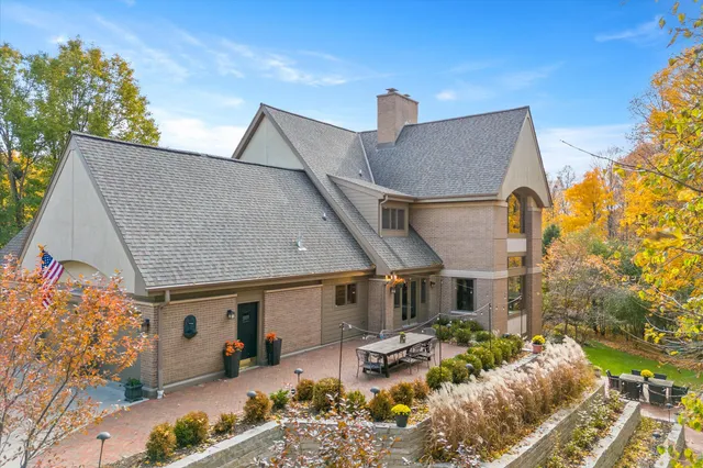 $1,385,000 | 1319 Creekside Court, Grafton, WI 53024