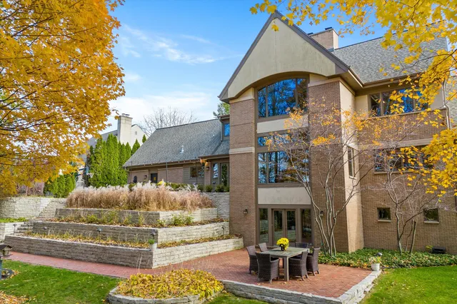 $1,385,000 | 1319 Creekside Court, Grafton, WI 53024