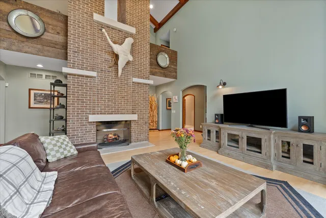 $1,385,000 | 1319 Creekside Court, Grafton, WI 53024