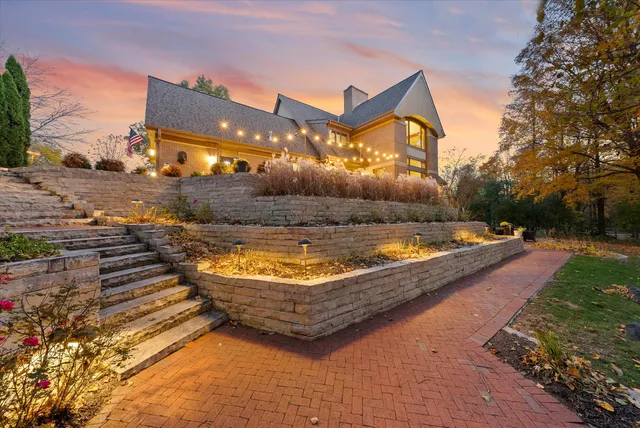 $1,385,000 | 1319 Creekside Court, Grafton, WI 53024