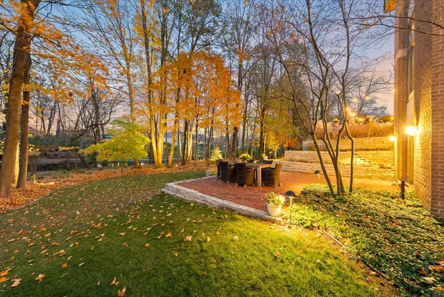 $1,385,000 | 1319 Creekside Court, Grafton, WI 53024