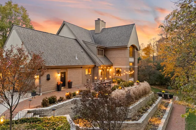 $1,385,000 | 1319 Creekside Court, Grafton, WI 53024