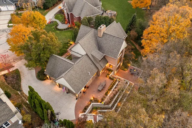 $1,385,000 | 1319 Creekside Court, Grafton, WI 53024