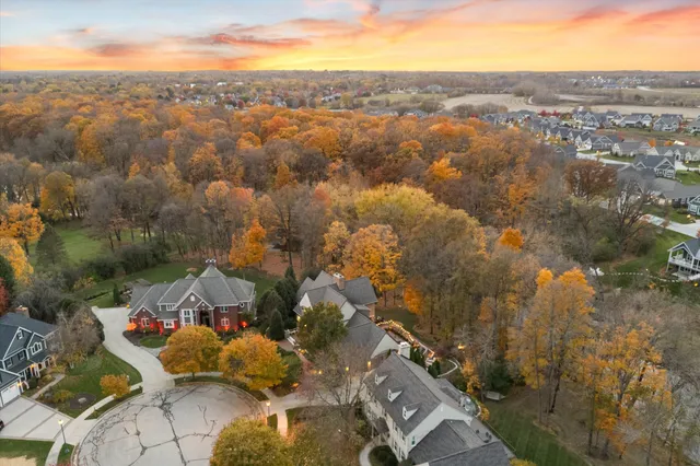 $1,385,000 | 1319 Creekside Court, Grafton, WI 53024