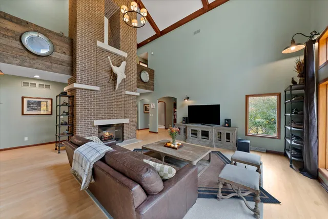 $1,385,000 | 1319 Creekside Court, Grafton, WI 53024