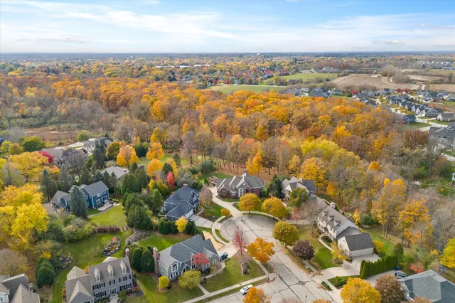 $1,385,000 | 1319 Creekside Court, Grafton, WI 53024