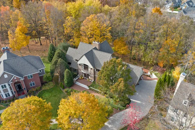 $1,385,000 | 1319 Creekside Court, Grafton, WI 53024