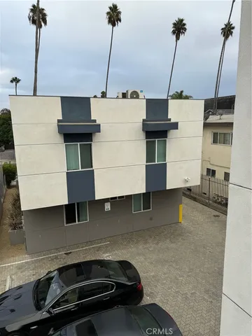 $4,000 | 623 Normandie Avenue, Los Angeles, CA 90004