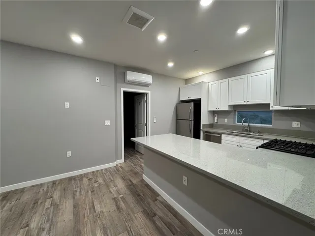 $4,000 | 623 Normandie Avenue, Los Angeles, CA 90004