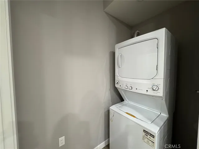 $4,000 | 623 Normandie Avenue, Los Angeles, CA 90004