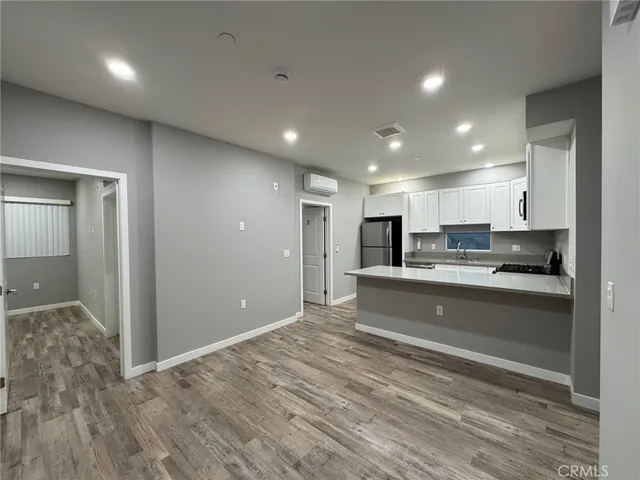 $4,000 | 623 Normandie Avenue, Los Angeles, CA 90004