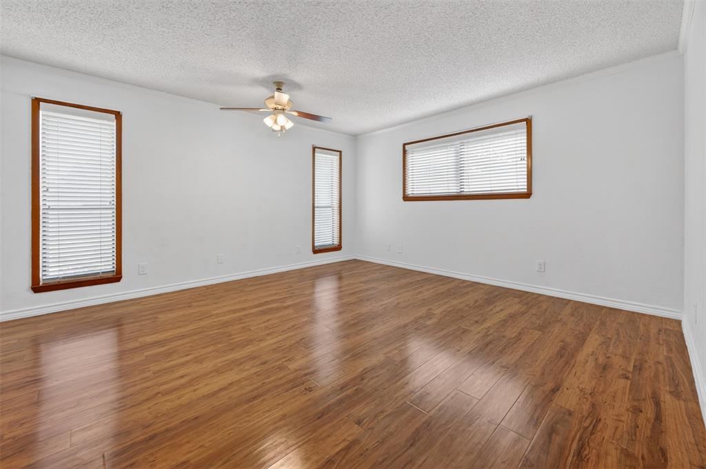 106 Snyder Ranch Road Trinidad, TX 75163 - Photo 20 of 40 Large primary bedroom with en-suite bathroom