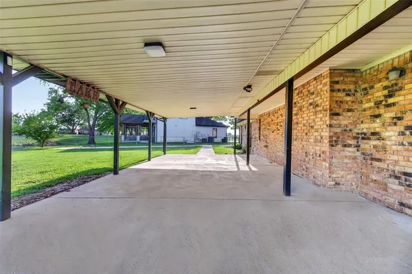 $500,000 | 106 Snyder Ranch Road, Trinidad, TX 75163