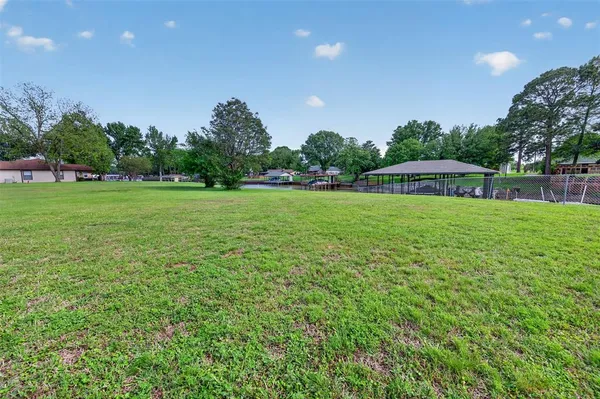 $500,000 | 106 Snyder Ranch Road, Trinidad, TX 75163