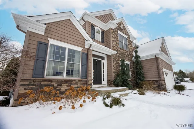 $749,900 | 33 South Rockingham Way, Amherst, NY 14228