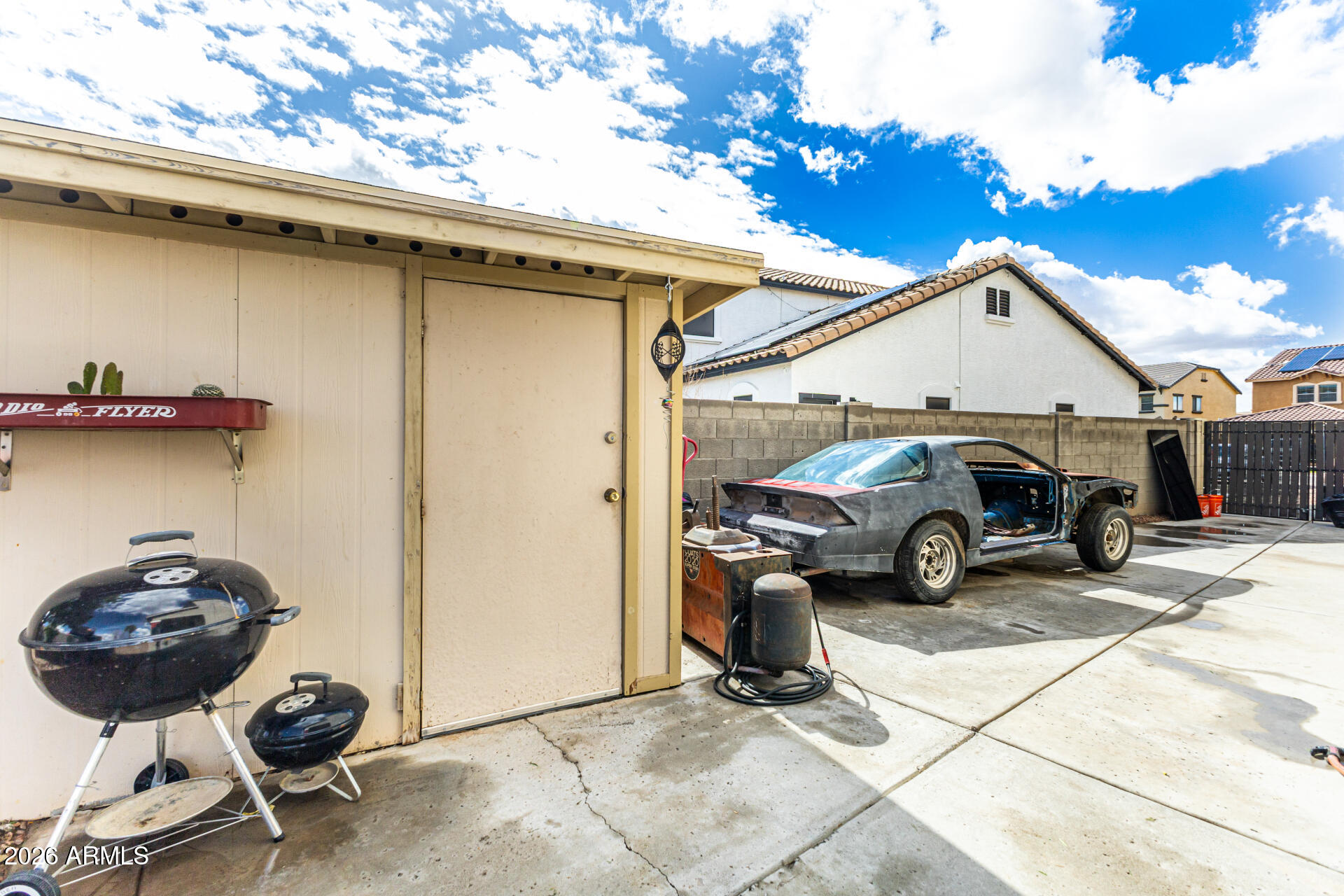 24541 Plum Road Florence, AZ 85132 - Photo 43 of 47 a view of a car garage of a house