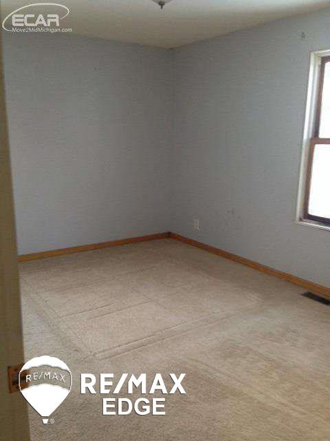 5051 Coldwater Road Flint, MI 48504 - Photo 12 of 22 20430969-11.JPG