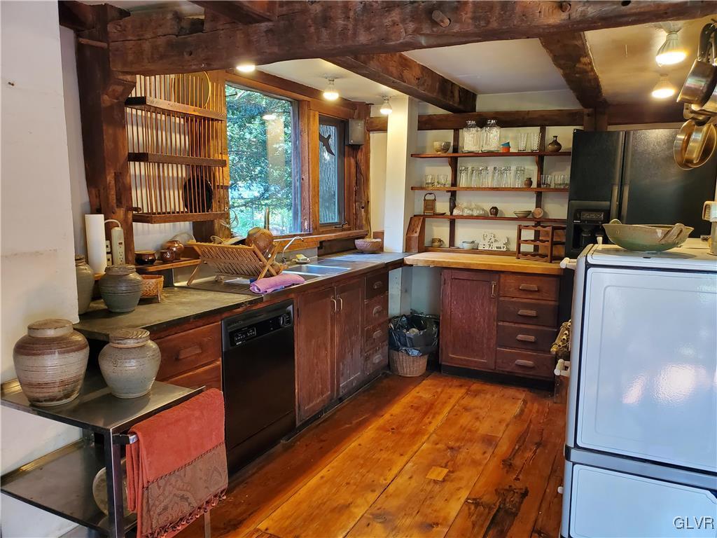 1966 Creek Road Bethlehem, PA 18015 - Photo 12 of 50 Gallery Image 12