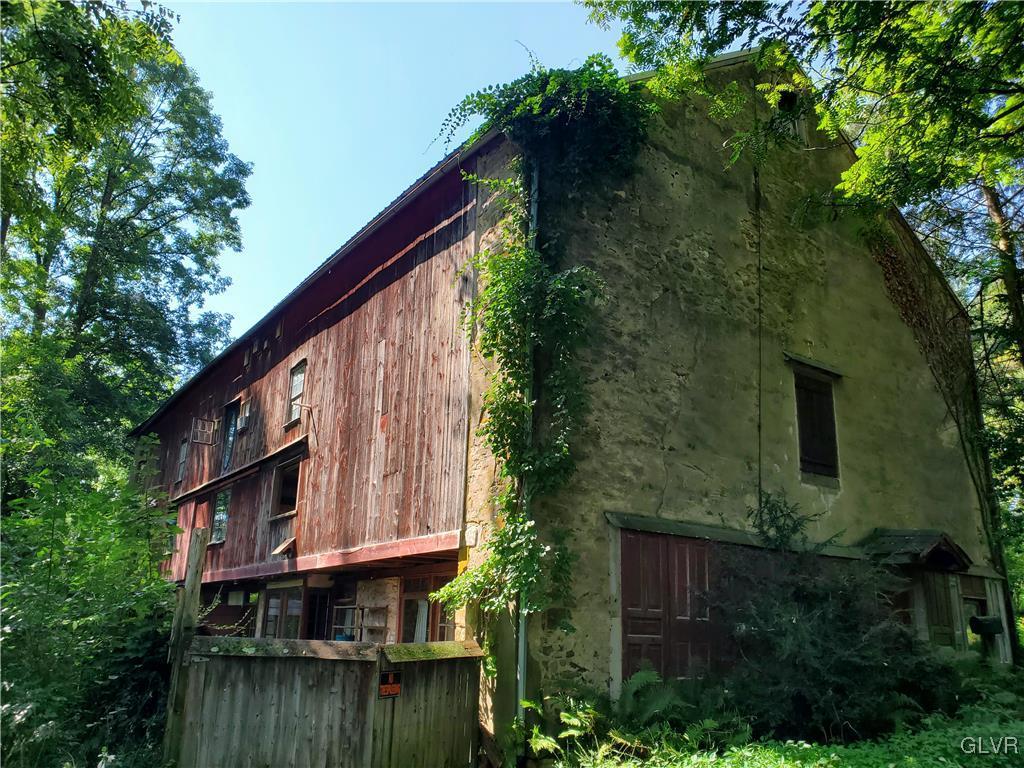 1966 Creek Road Bethlehem, PA 18015 - Photo 32 of 50 Gallery Image 32
