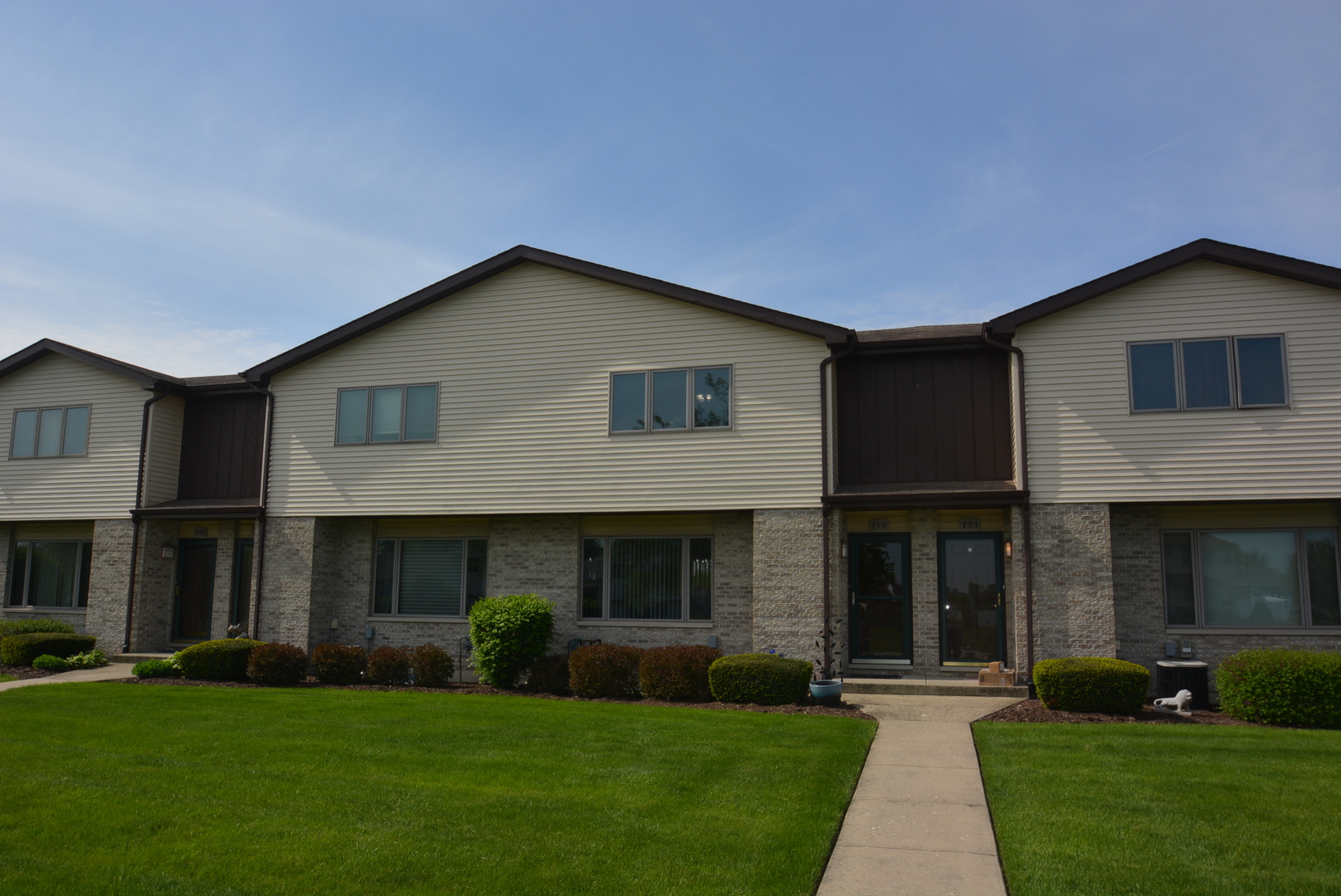 795 Sojourn Road New Lenox, IL 60451 - Photo 1 of 17