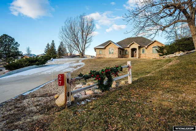 $975,000 | 27 Hilltop Drive, Buffalo, WY 82834