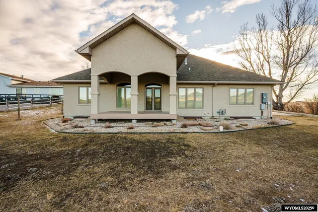 $975,000 | 27 Hilltop Drive, Buffalo, WY 82834