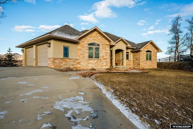 $975,000 | 27 Hilltop Drive, Buffalo, WY 82834