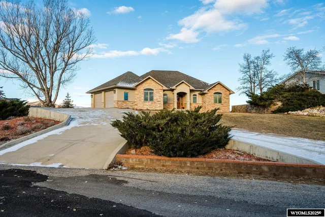 $975,000 | 27 Hilltop Drive, Buffalo, WY 82834