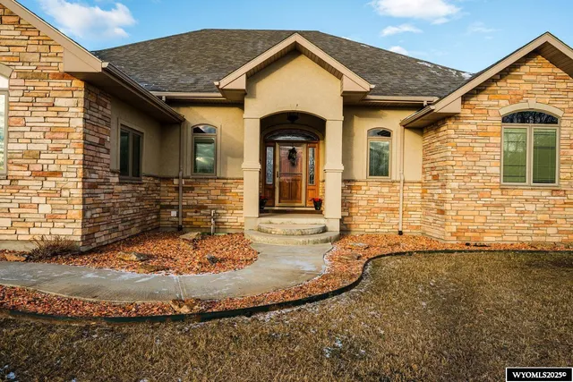 $975,000 | 27 Hilltop Drive, Buffalo, WY 82834
