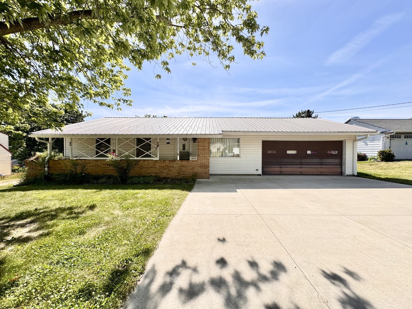 1203 4th Avenue Dixon, IL 61021 - Photo 1 of 13
