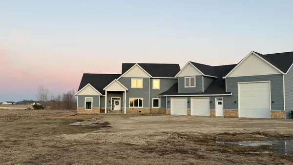 $639,000 | 1955 Brownell Street, St. Charles, MN 55972