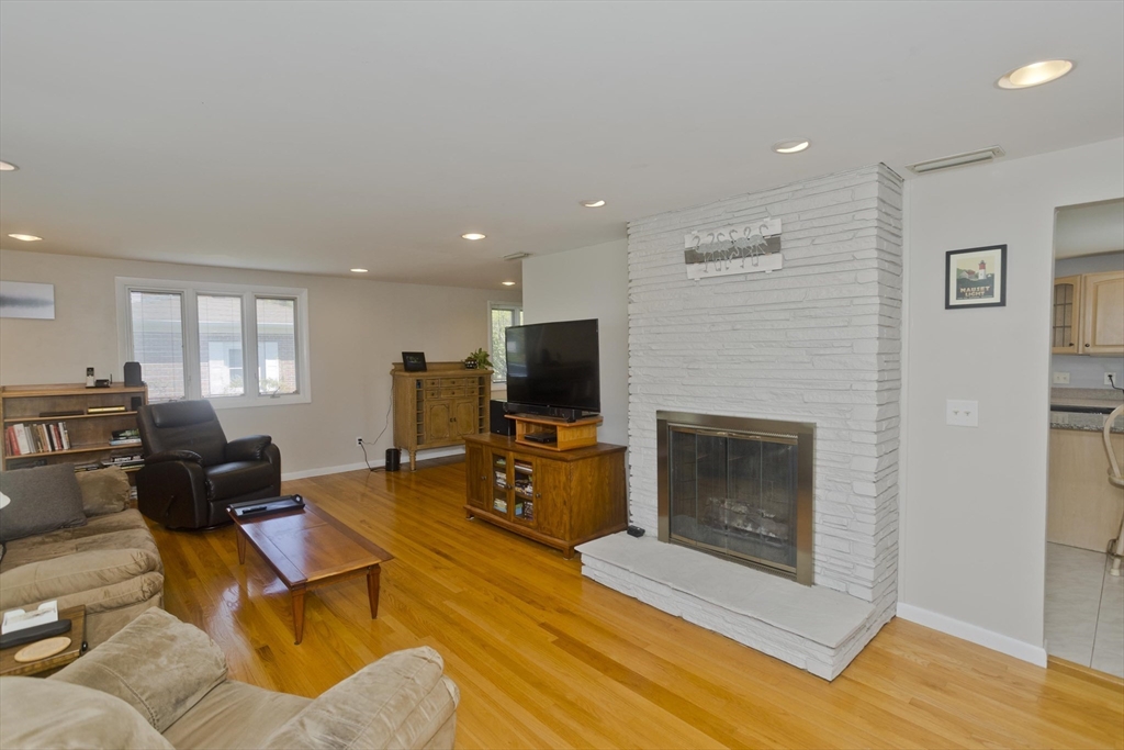 54 Sterling Road Holyoke, MA 01040 - Photo 11 of 37