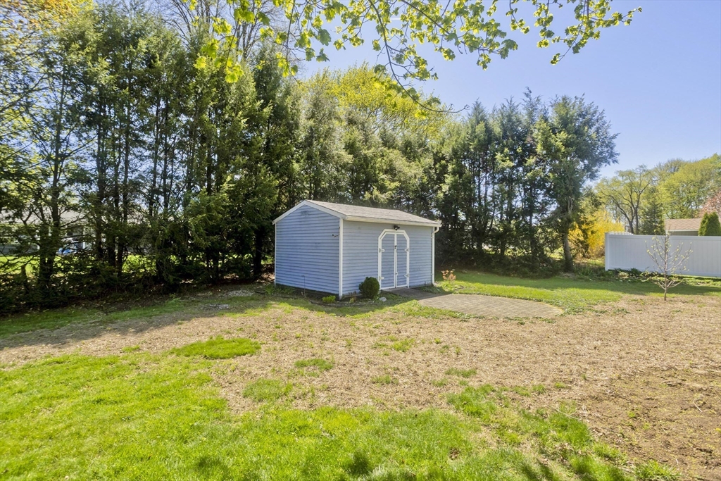 54 Sterling Road Holyoke, MA 01040 - Photo 5 of 37