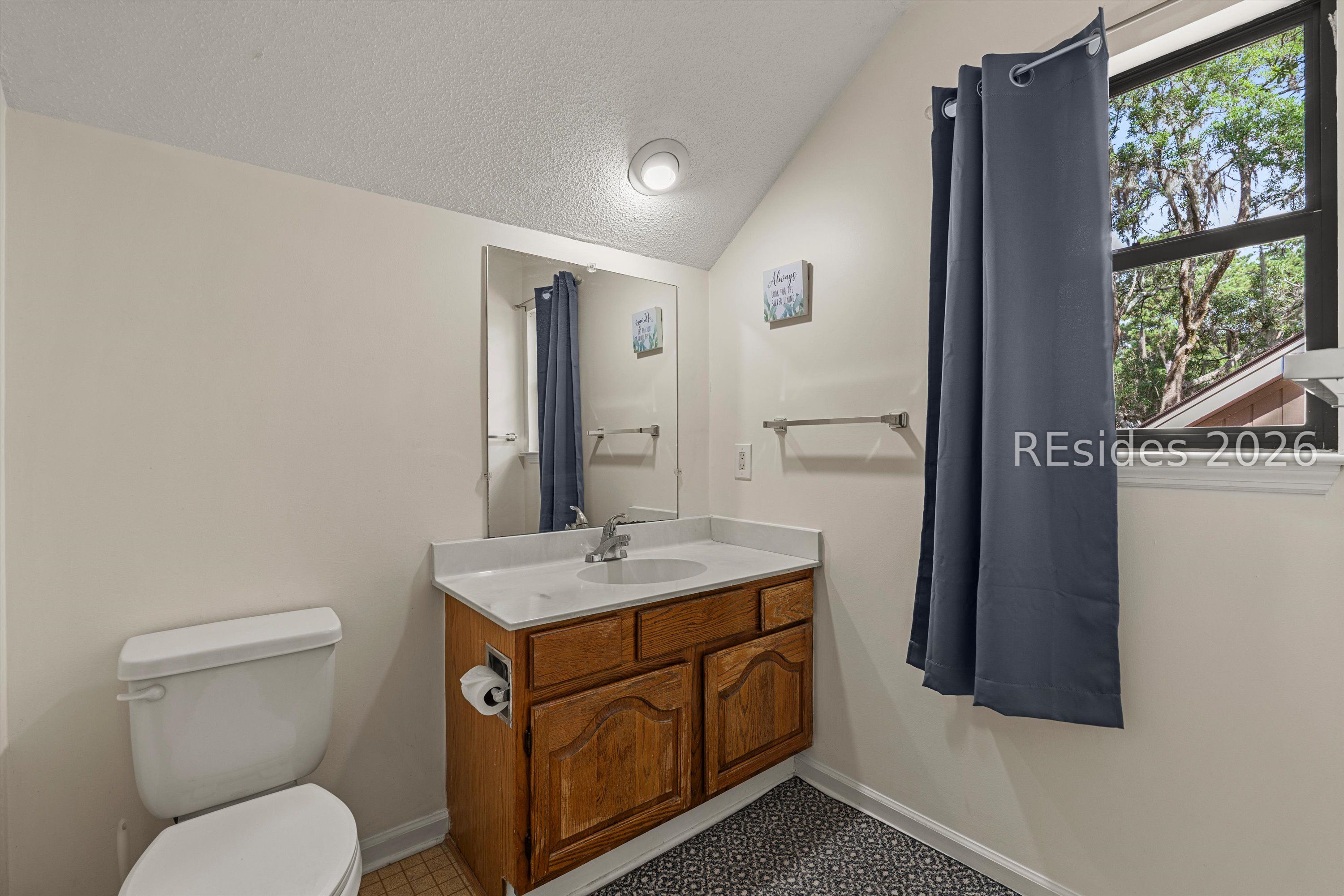 36 Wee Road, Unit 36 Hilton Head Island, SC 29926 - Photo 24 of 31 2nd Floor Guest Bath