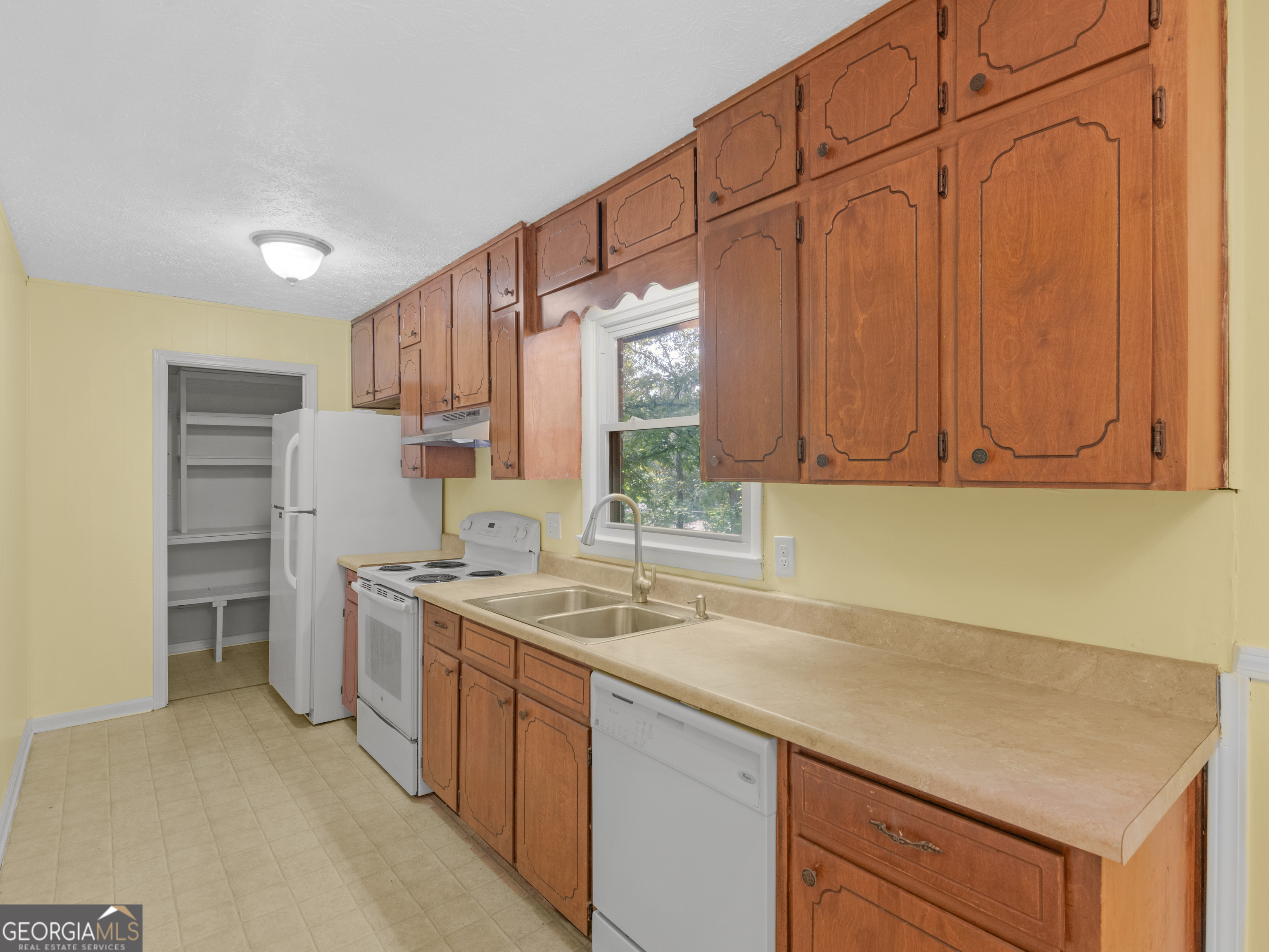 100 Homestead Place Rex, GA 30273 - Photo 7 of 46