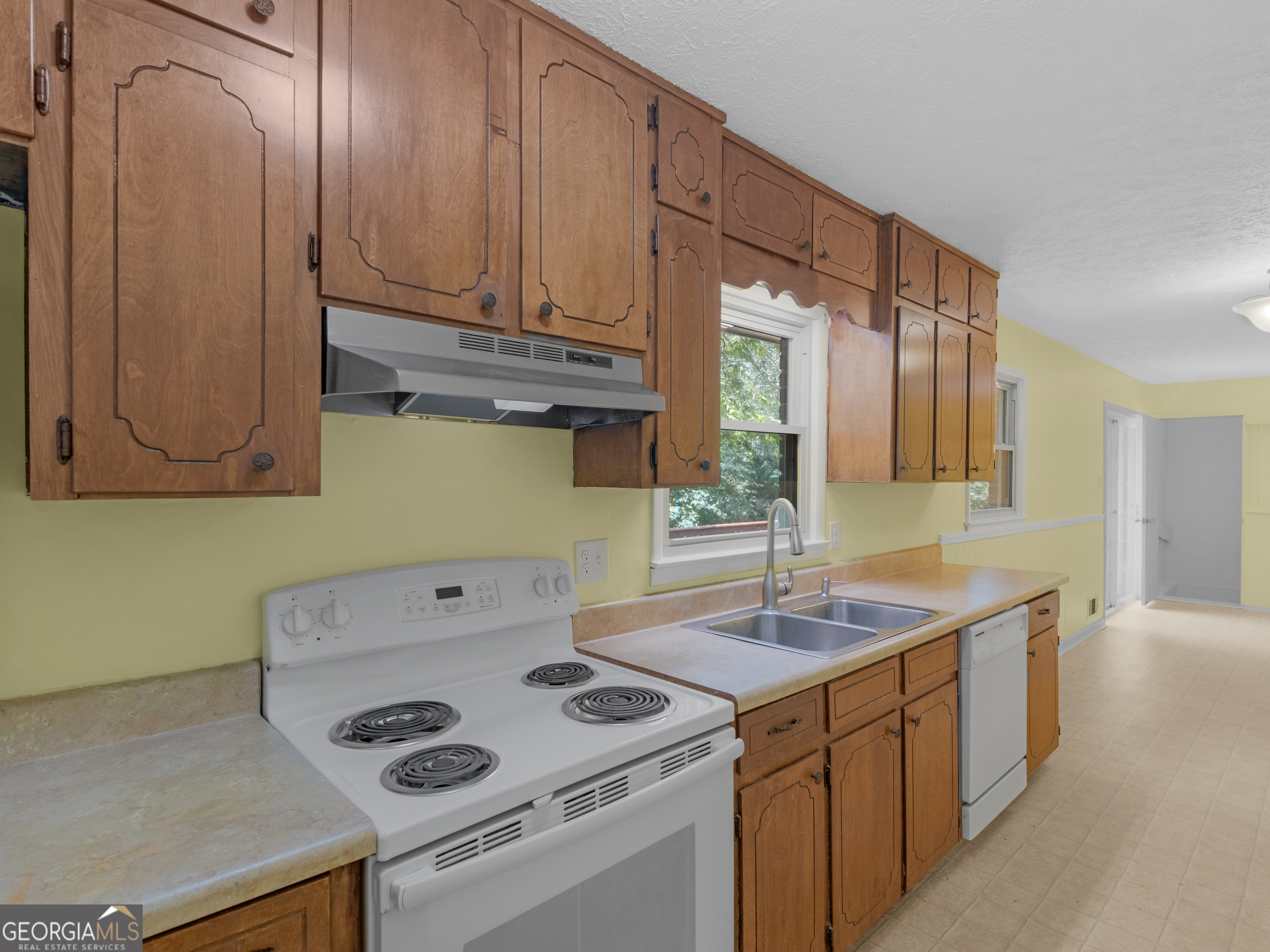 100 Homestead Place Rex, GA 30273 - Photo 8 of 46