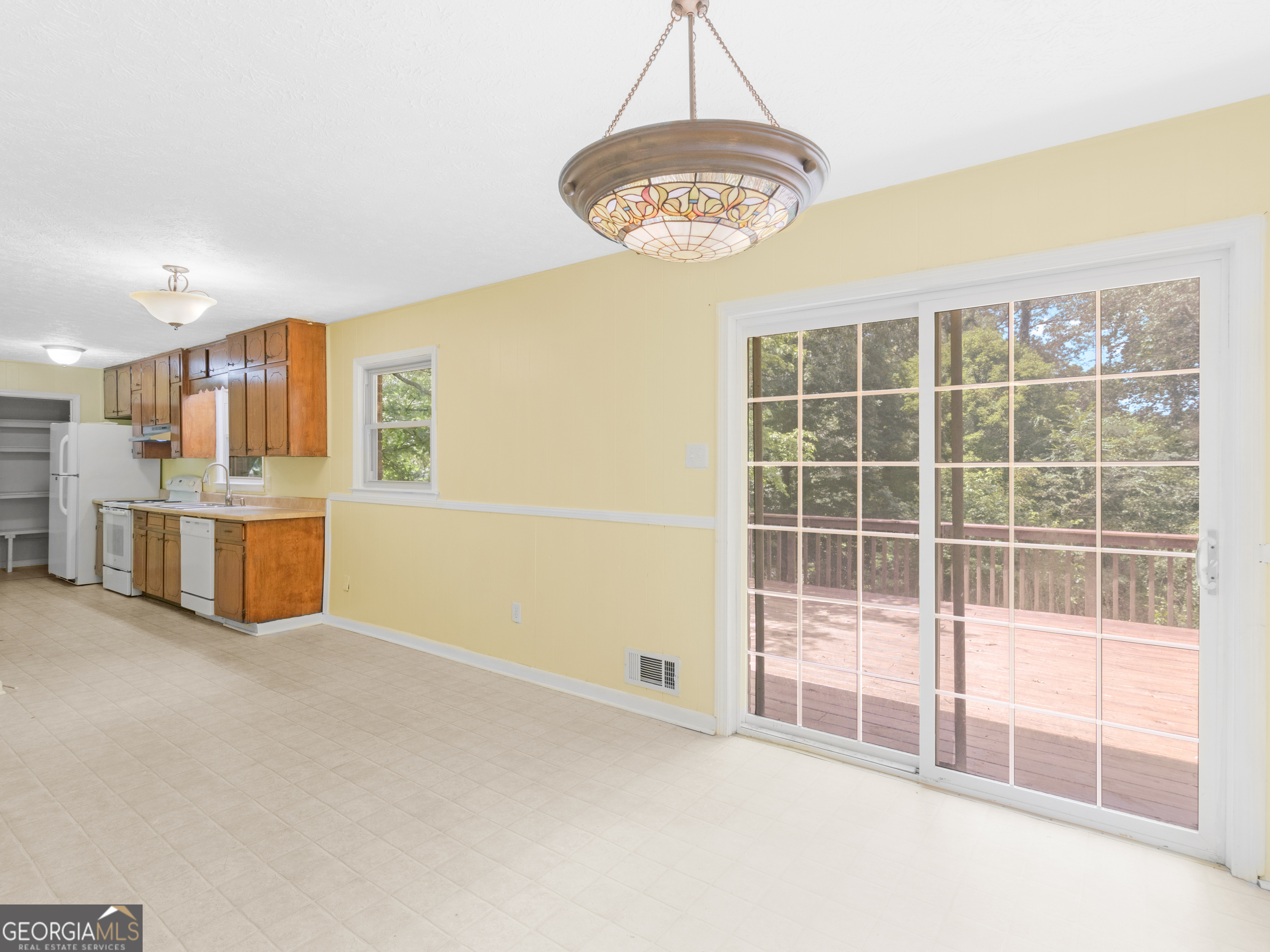 100 Homestead Place Rex, GA 30273 - Photo 9 of 46