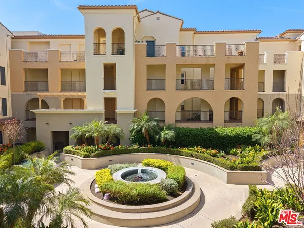 $979,000 | 12975 Agustin Place, Unit 418, Playa Vista, CA 90094