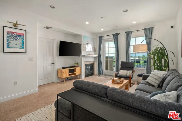 $979,000 | 12975 Agustin Place, Unit 418, Playa Vista, CA 90094