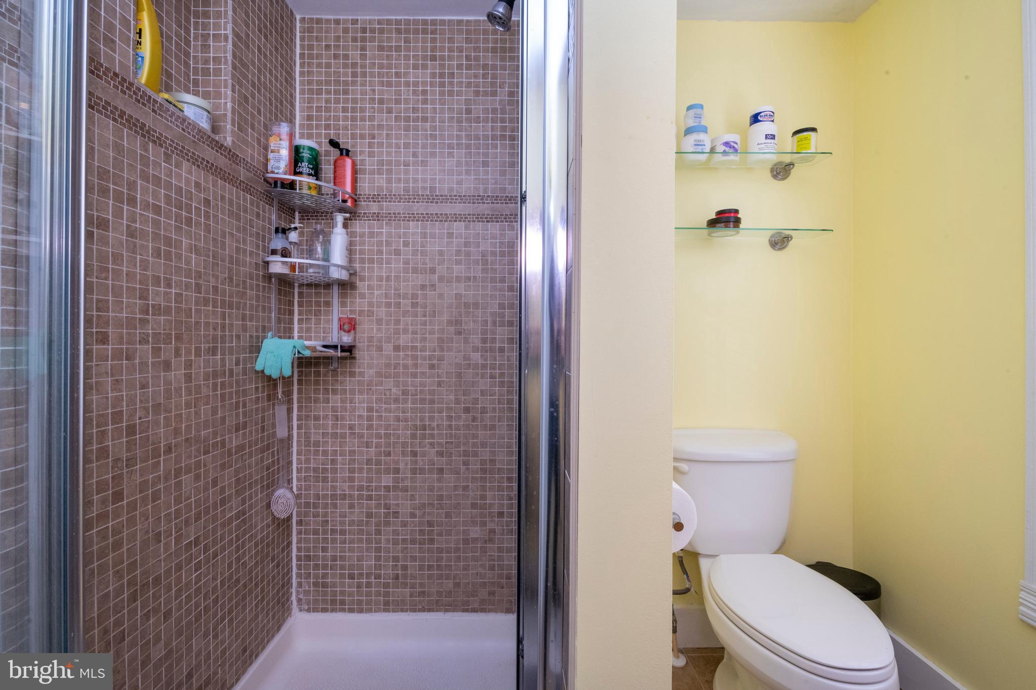 711 Pleasant Hill Road Ellicott City, MD 21043 - Photo 17 of 36 En Suite Bath
