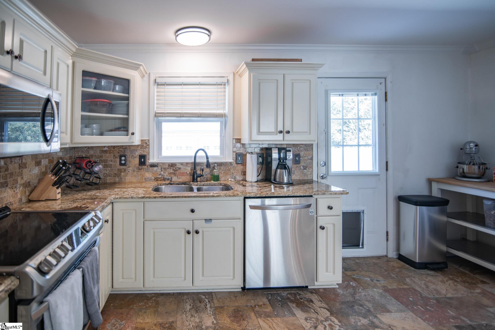 11 Wolseley Road Greenville, SC 29615 - Photo 8 of 31 Gallery Image 8