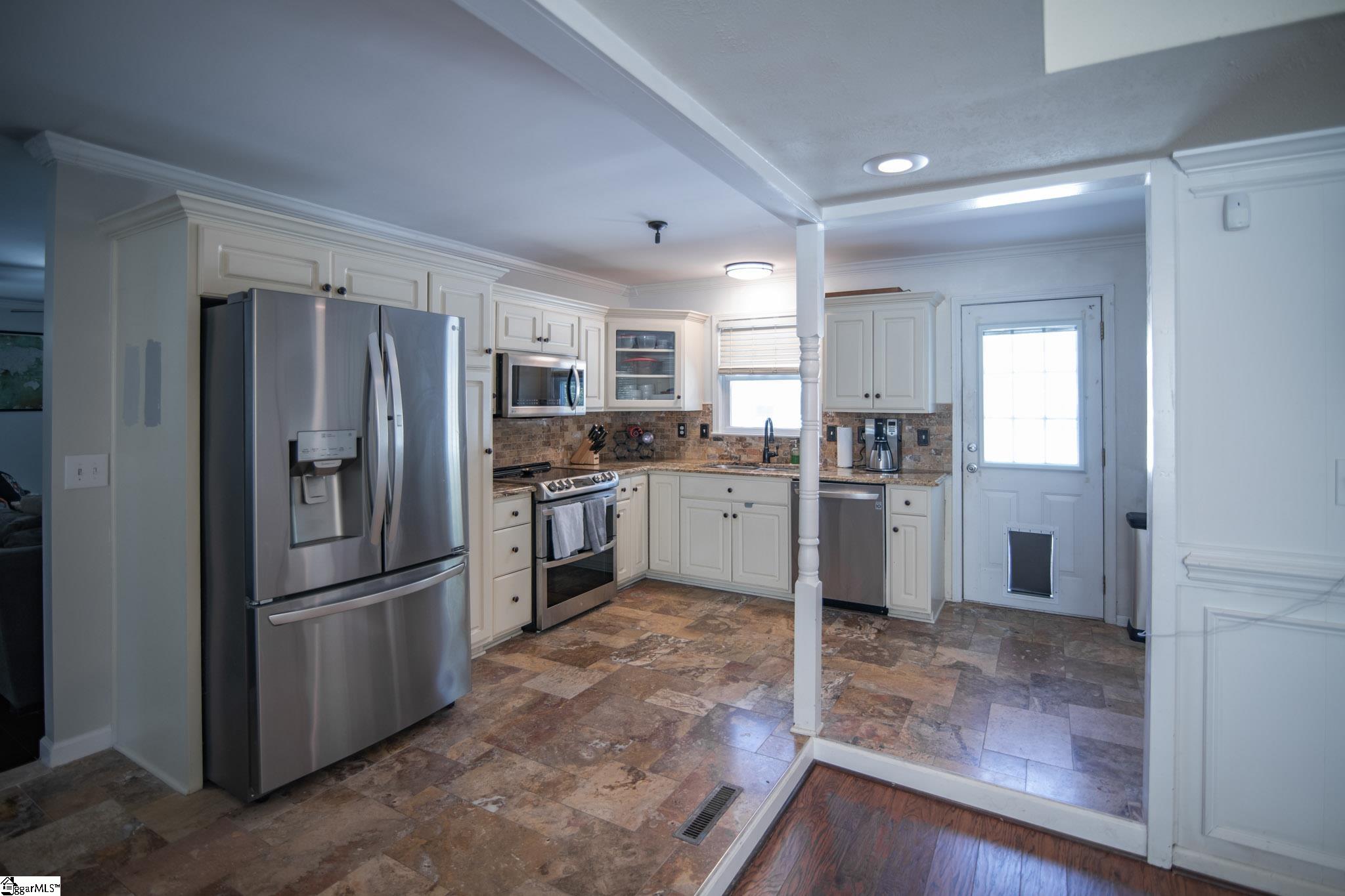 11 Wolseley Road Greenville, SC 29615 - Photo 10 of 31 Gallery Image 10