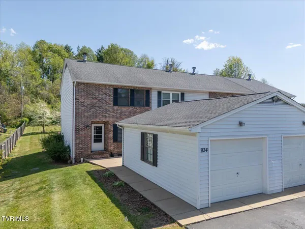 $217,900 | 934 Beverly Drive, Unit 4, Abingdon, VA 24210