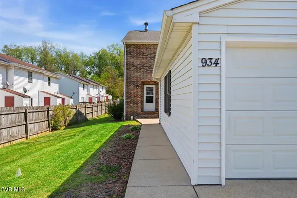 $217,900 | 934 Beverly Drive, Unit 4, Abingdon, VA 24210