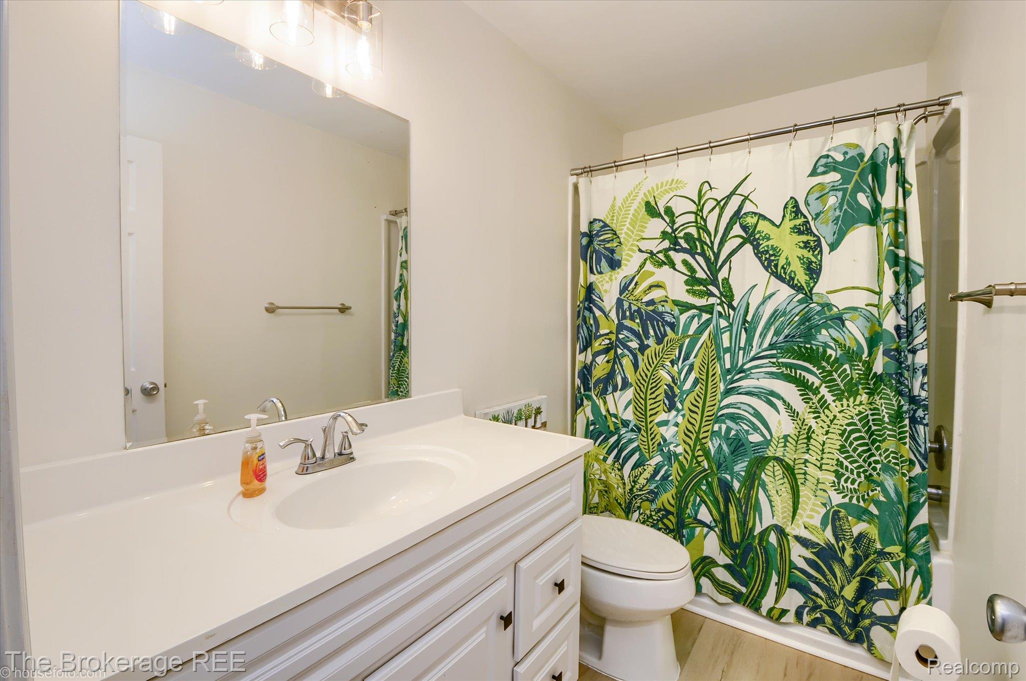 810 Plate Street, Unit 103 Rochester, MI 48307 - Photo 21 of 30 08-Housefoto_3009179-HDR(5).jpg