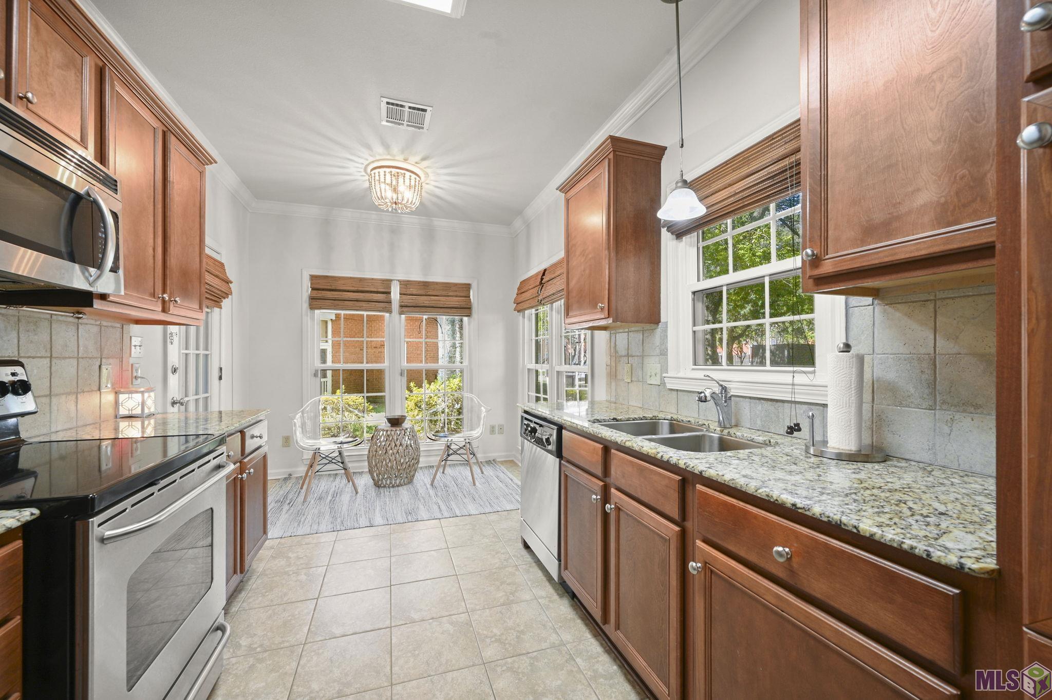 7804 Jefferson Pl Boulevard, Unit B Baton Rouge, LA 70809 - Photo 2 of 17 Gallery Image 2