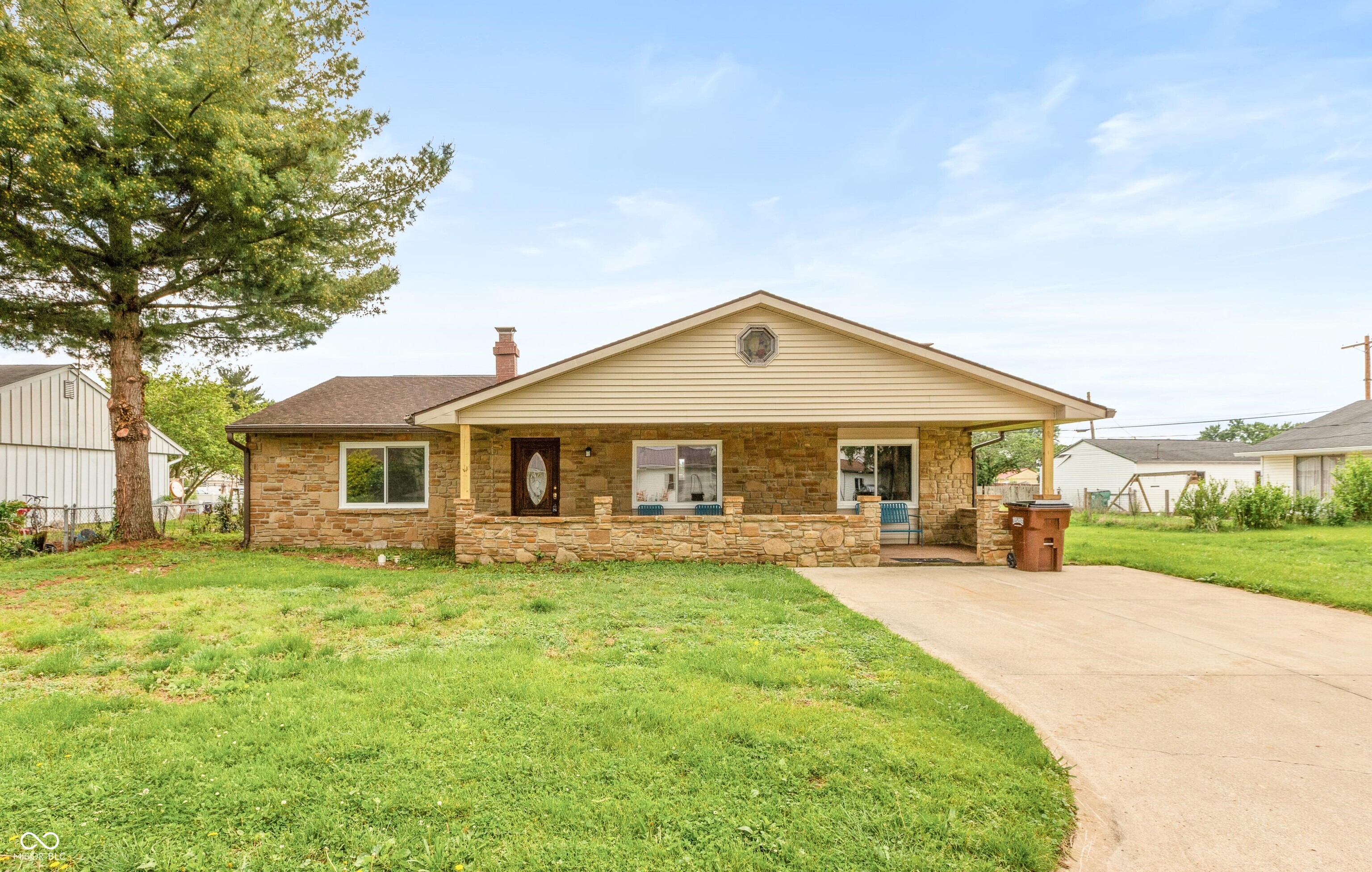 521 Sunset Drive Edinburgh, IN 46124 - Photo 2 of 27